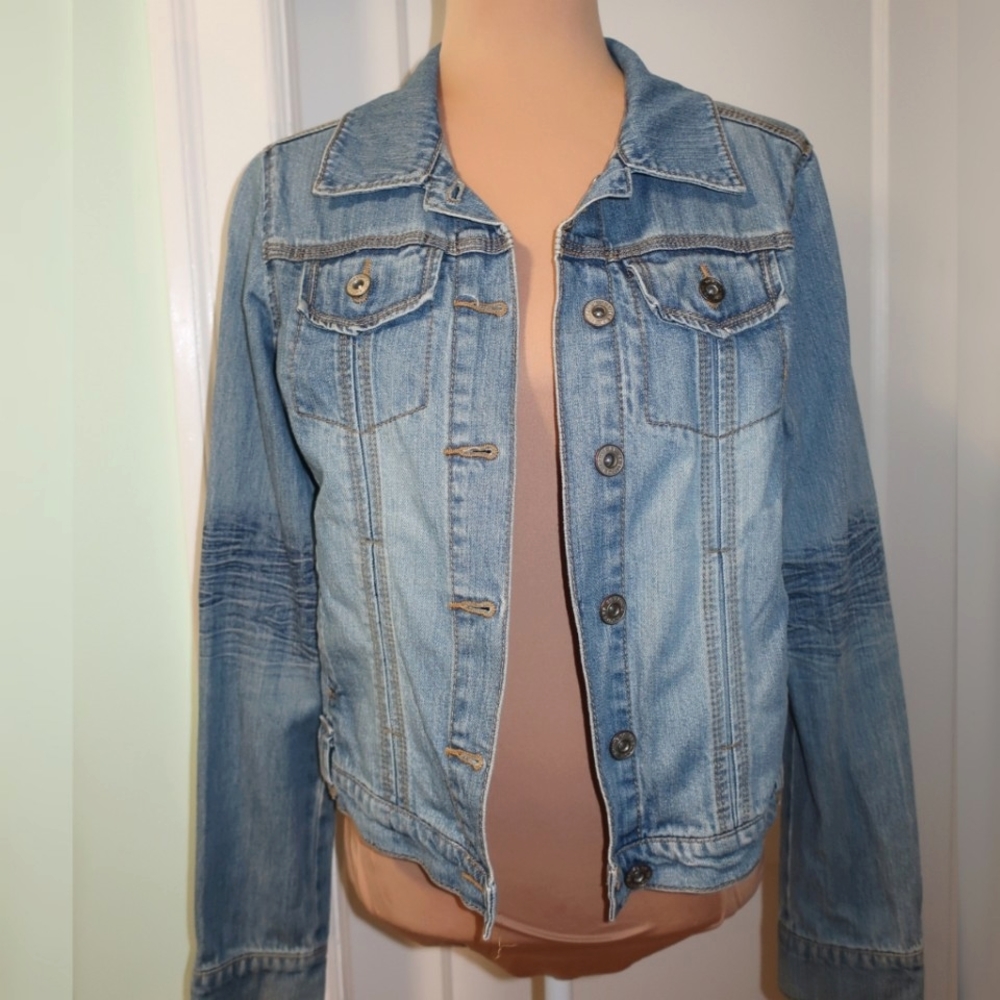 Women Classic Jean Jacket